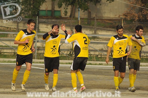 Il Porto Corallo celebra il 2 a 0 Il Porto Corallo celebra il 2 a 0
